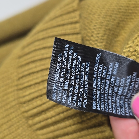 White house black market elbow sleeve v neck pullover sweater size Medium. - Picture 10 of 12